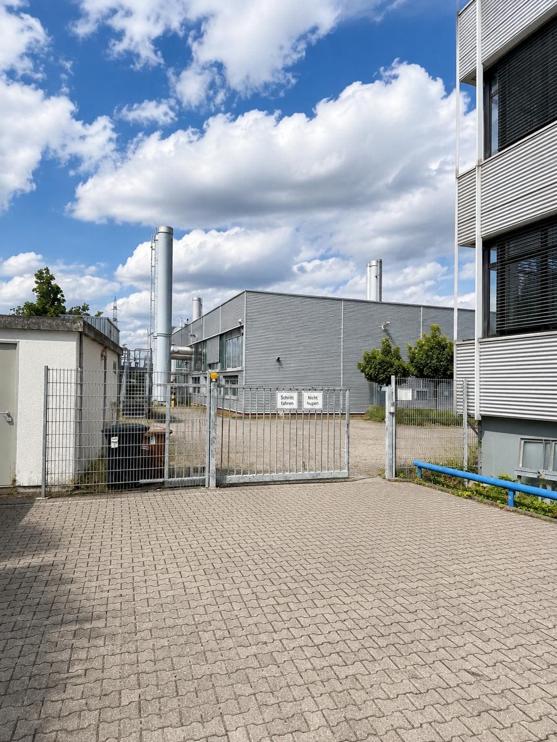 Umzäuntes Hoftor